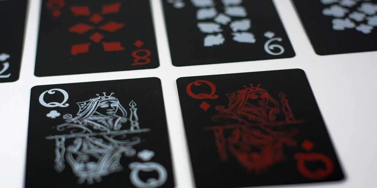 Exploring Online Gambling and Scam Verification with the Inavegas Community